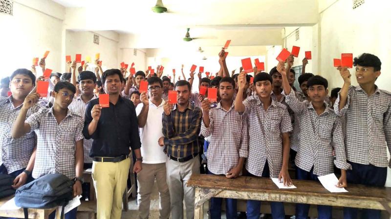 গোদাগাড়ীতে মাদক ও কিশোর অপরাধকে লাল কার্ড প্রদর্শন করে শিক্ষার্থীদের শপথ