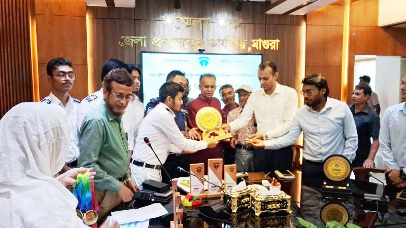 মাগুরায় দুর্নীতি প্রতিরোধে বিতর্ক, রচনা ও চিত্রাংকন প্রতিযোগিতার পুরস্কার বিতরণ