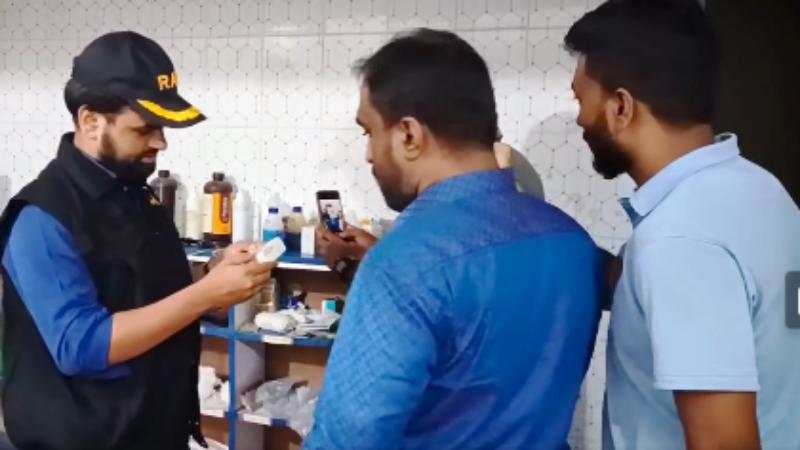 র‌্যাবের অভিযানে ঝিনাইদহে হাসপাতাল সিলগালা, ভুয়া চিকিৎসককে জরিমানা