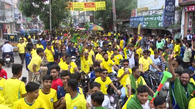 বিশ্বকাপ উন্মাদনায় সিরাজগঞ্জে ব্রাজিল সমর্থকদের বর্ণাঢ্য শোভাযাত্রা অনুষ্ঠিত