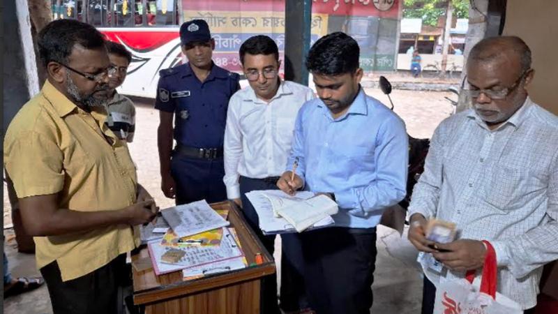 অতিরিক্ত ভাড়া আদায় : জয়পুরহাটে ৫ পরিবহনকে জরিমানা