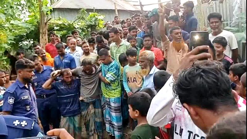 কুড়িগ্রামের রৌমারী প্রবাসীর স্ত্রীকে গভীর রাতে ইউপি সদস্যের অনুপ্রবেশ; ধর্ষণচেষ্টা