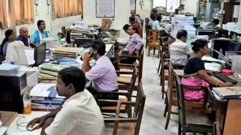 সরকারি চাকরিতে মূল বেতন বাড়তে পারে ৫০ শতাংশ, বাজেটে বরাদ্দ ৩৫ হাজার কোটি