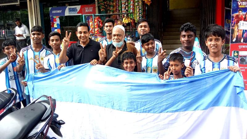 ঝিনাইদহে আর্জেন্টিনা সমর্থকদের বর্ণাঢ্য র‌্যালি