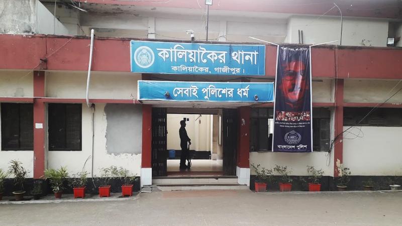 স্বামী ঘরে ফিরে দেখেন স্ত্রীর লাশ, রহস্যজনক মৃত্যু দাবী স্থানীয়দের