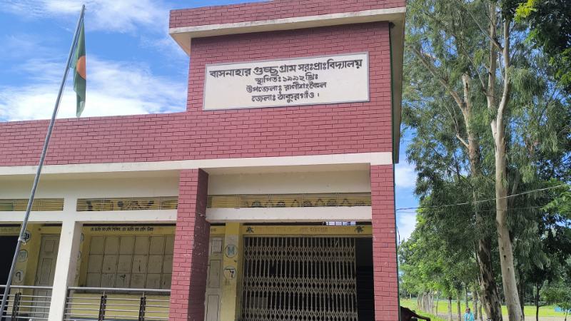 কাগজে-কলমে স্কুল বাস্তবে শূন্য-রাণীশংকৈলে কোটি টাকার সরকারি ভবনে শিক্ষার মরণদশা