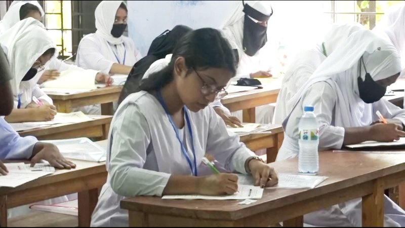 নাটোরে এইচএসসি ও সমমানের পরীক্ষা শুরু