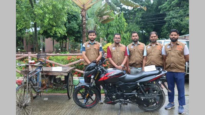 নাটোরে চোরচক্রের ৬ সদস্য গ্রেফতার, উদ্ধার চুরি হওয়া মোটরসাইকেল ও অটোভ্যান