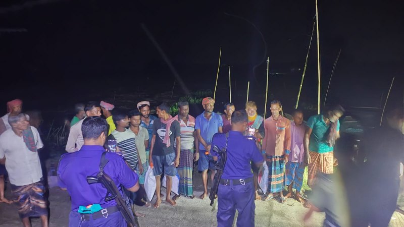 নাটোরে হালতি বিলে মোবাইল কোর্ট: ৭৫ হাজার টাকা জরিমানা, ৯০০ ফুট কারেন্ট জাল ধ্বংস