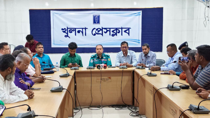 সাংবাদিকদের পাশে পুলিশ কমিশনার: প্রেসক্লাবে গিয়ে দিলেন সাহস ও আশ্বাস