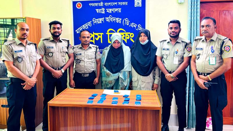 নাটোরে পৃথক অভিযানে ৩ হাজার ইয়াবা ও ৭০ বোতল এসকাপ সিরাপ উদ্ধার, আটক ২
