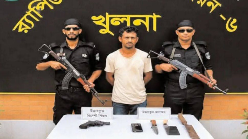 খুলনা রায়ের মহল এলাকা থেকে বিদেশী রিভলবারসহ টাইগার গ্রুপের সদস্য গ্রেফতার
