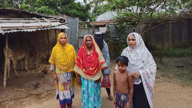 গ্রামে জমিজমা নিয়ে পূর্বের শত্রুতায় বাড়ীঘর ভাংচুর ও মারপিট