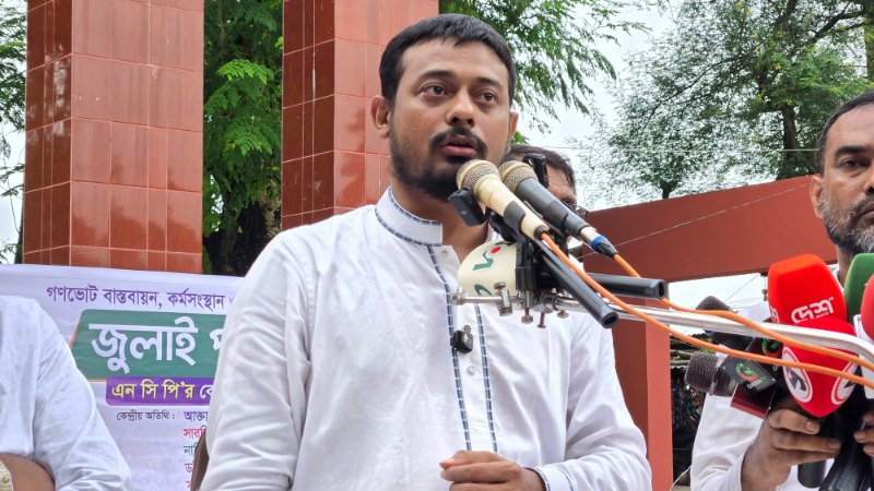লাল বাসে ঘুরে ঘুরে প্রেম করার জন্য মানুষ আপনাকে প্রধানমন্ত্রী বানায়নি- নাসীরুদ্দীন পাটওয়ারী