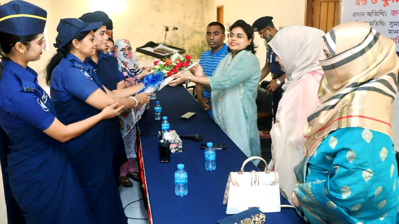 মাগুরা পুলিশ লাইন্সে হস্ত ও কুটির শিল্প প্রশিক্ষণ অনুষ্ঠিত