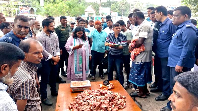 গোদাগাড়ীতে অসুস্থ গরু জবাই করে মাংস বিক্রি, ১০ হাজার টাকা জরিমানা