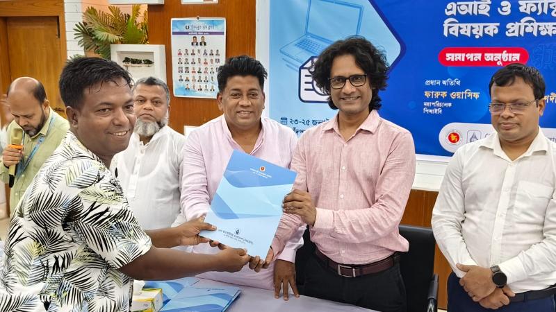 সাংবাদিকতা পেশায় টিকে থাকতে প্রযুক্তিতে দক্ষ হতে হবে: ফারুক ওয়াসিফ