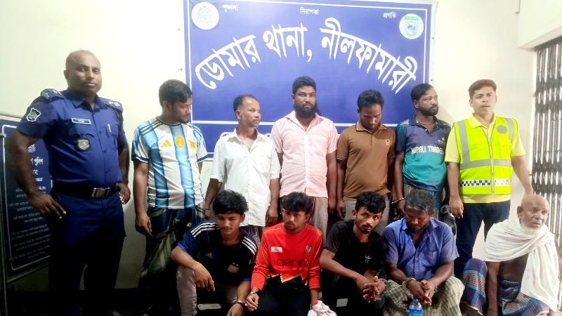 ডোমার থানার বিশেষ অভিযানে মাদক মামলার ১০ জন আসামী গ্রেফতার