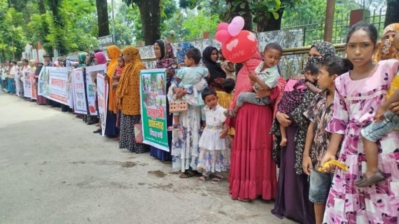 শান্তিশৃঙ্খলা রক্ষা ও জননিরাপত্তা নিশ্চিত করতে এলাকাবাসীর মানববন্ধন, প্রশাসকের কাছে গণআবেদন