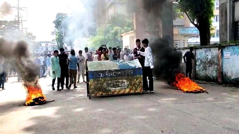 ভোলার লালমোহনে কলেজ ছাত্রকে কুপিয়ে হত্যা, থানায় ঘাতকের আত্মসমর্পণ
