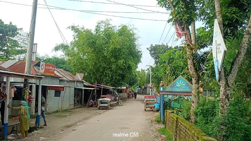 রৌমারীতে শতাধীক পরিবারকে ‘একঘরে’, মাইকিং করে পণ্য না বেচতে হুঁশিয়ারি