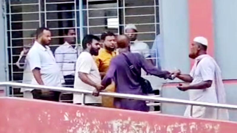 সিরাজগঞ্জে একটি বিদ্যালয়ে মদ্যপানকরে প্রধান শিক্ষকের মাতলামি, শোকজ