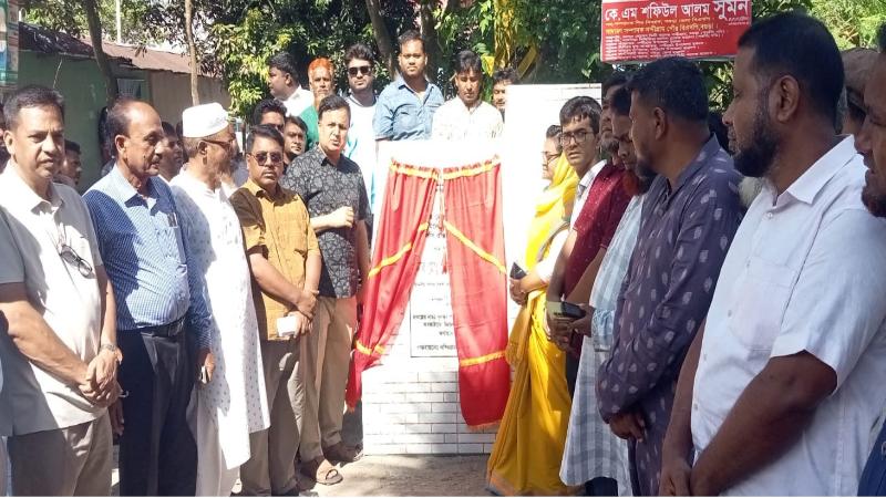 নন্দীগ্রামে পরিচ্ছন্নতা অভিযান ও রাস্তা নির্মাণ কাজের উদ্বোধন করলেন এমপি মোশারফ হোসেন