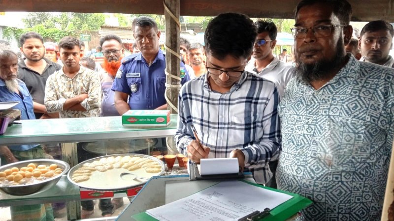 উৎপাদন ও মেয়াদউত্তীর্ণের তারিখ উল্লেখ না থাকায় নন্দীগ্রামে দই-মিষ্টির দোকানে জারিমানা