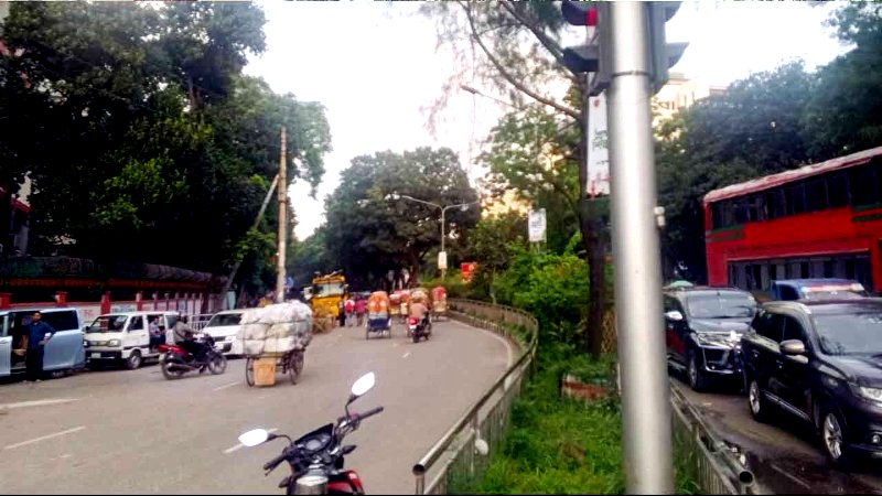 শিক্ষা ভবনের সামনে থেকে সরে গেলেন শিক্ষার্থীরা, যান চলাচল স্বাভাবিক