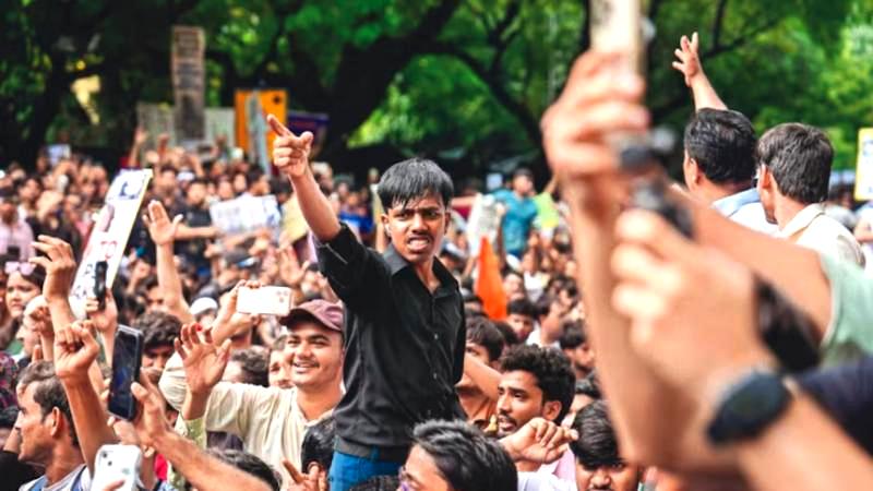 শিক্ষামন্ত্রীর পদত্যাগ ছাড়া কোনো আলোচনা নয় : হুঁশিয়ারি ককরোচ পার্টির