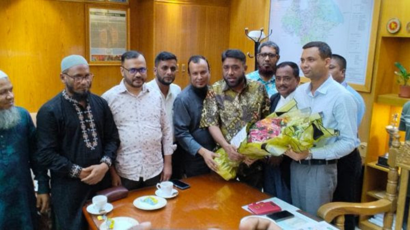 নবাগত জেলা প্রশাসক এর সাথে প্রকাশক ও সম্পাদক এসোসিয়েশনের মতবিনিময়