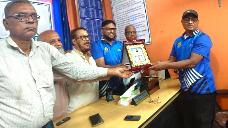 যশোরে আমেরিকা প্রবাসী উপদেষ্টাকে সংবর্ধনা দিলো ‘সেবা সংগঠন প্রতিষ্ঠান