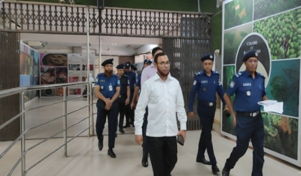 বেনাপোল আন্তর্জাতিক চেকপোস্ট ইমিগ্রেশন পরিদর্শনে এসবি প্রধান
