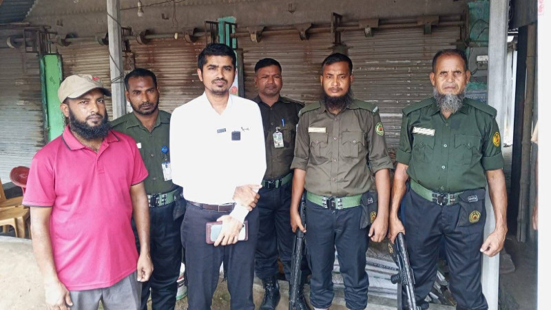 পুঠিয়ায় অবৈধ সার মজুতের অপরাধে ব্যবসায়ীকে ৩০ হাজার টাকা জরিমানা