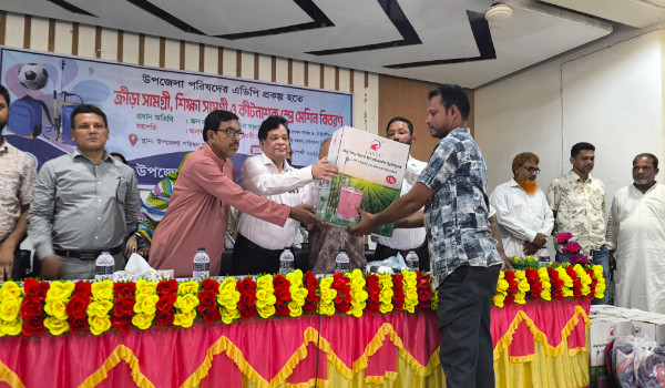 রাণীশংকৈলে এডিপি প্রকল্পের আওতায় ক্রীড়া,শিক্ষা সামগ্রী ও স্প্রে মেশিন বিতরণ