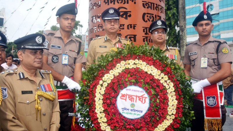 খুলনা নগরীর শিববাড়ি মোড়ে জুলাই শহীদদের স্মৃতির প্রতি গভীর শ্রদ্ধাঞ্জলি
