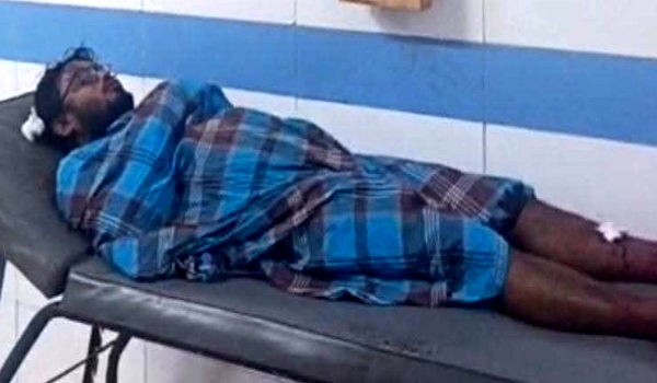মহিরবাড়ি খালপাড়ে দুর্বৃত্তদের হামলায় যুবক আহত: গুলি ছুড়ে এলোপাতাড়ি কোপানোর অভিযোগ