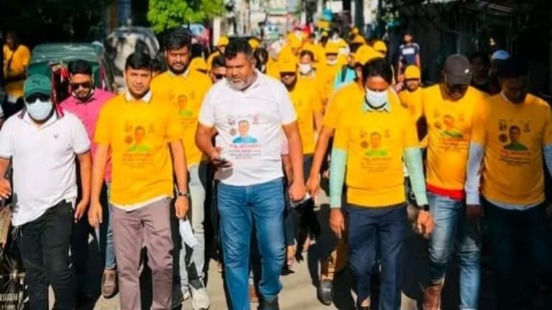 ডেঙ্গু প্রতিরোধে খুলনায় স্বেচ্ছাসেবক দলের মশক নিধন কর্মসূচি