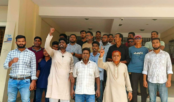 তানোরে ফ্যামিলি কার্ডের জনবল নিয়োগ নিয়ে বিক্ষোভ মিশ্রপ্রতিক্রিয়া