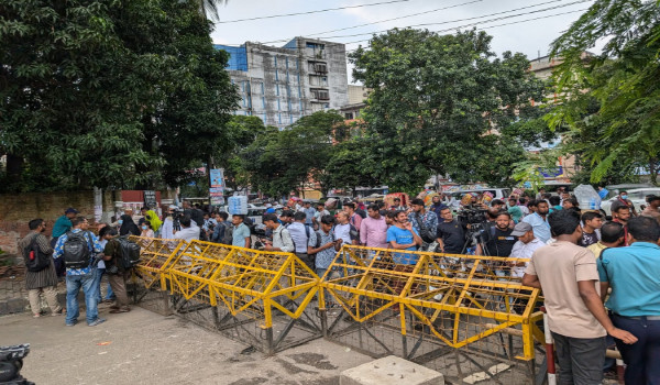 ধানমন্ডি-৩২ নম্বরে তিনজনকে গণপিটুনির অভিযোগ, পুলিশ হেফাজতে দু’জন