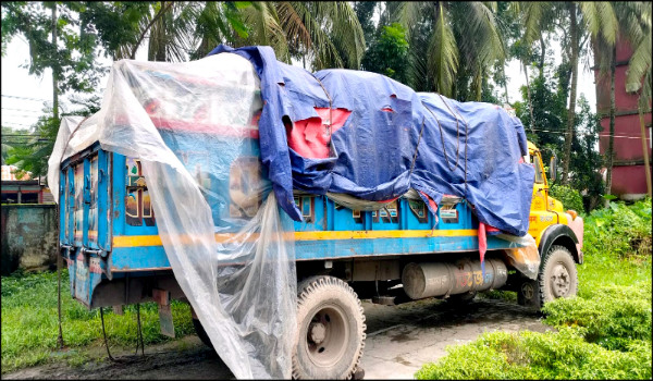 মিয়ানমারে পাচারকালে ভোলায় ২৯৩ বস্তা সার জব্দ, আটক-৪