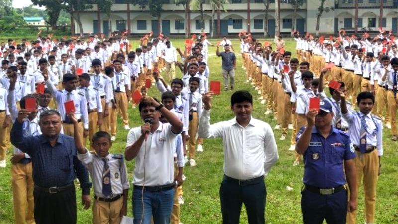 মাদক ও স্মার্টফোন আসক্তিকে দেখাল লাল কার্ড দেবীগঞ্জের শিক্ষার্থীরা