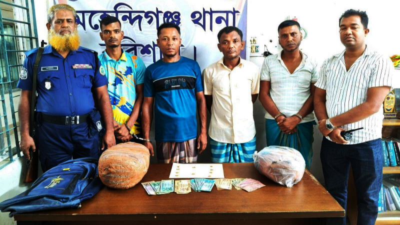 মেহেন্দিগঞ্জে গাঁজা ও ইয়াবাসহ ৪ মাদক চিহ্নিত ব্যবসায়ী আটক