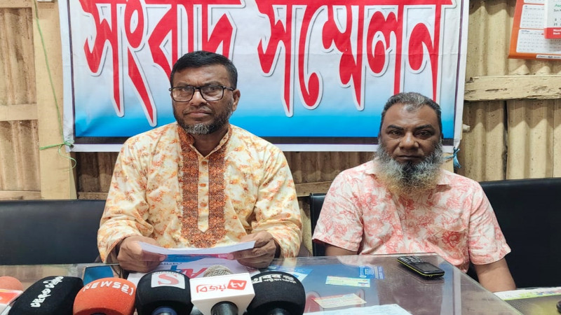 গলাচিপায় প্রধান শিক্ষকের সংবাদ সম্মেলন