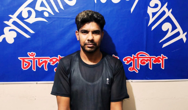 চাঁদপুর শাহারাস্তিতে মাদকাসক্ত অবস্থায় নিজ ঘরে আগুনে যুবক গ্রেপ্তার