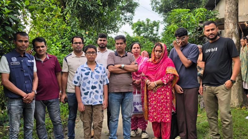 সপরিবারে আত্মগোপনে থাকা আলোচিত স্বর্ণ ব্যবসায়ী পিন্টুদাস পরিবারসহ উদ্ধার