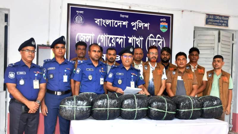 নওগাঁয় ডিবির অভিযান, ৪২ কেজি ৫০০ গ্রাম গাঁজাসহ গ্রেপ্তার ১