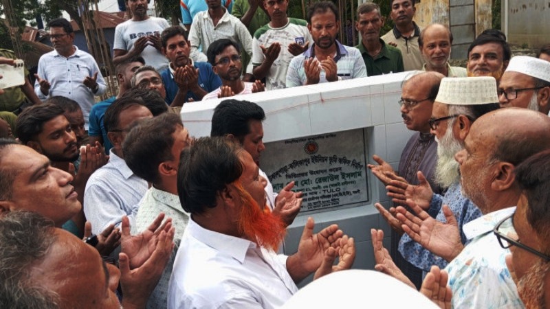 আত্রাইয়ে ইউনিয়ন ভূমি অফিসের নতুন ভবনের ভিত্তিপ্রস্তর স্থাপন