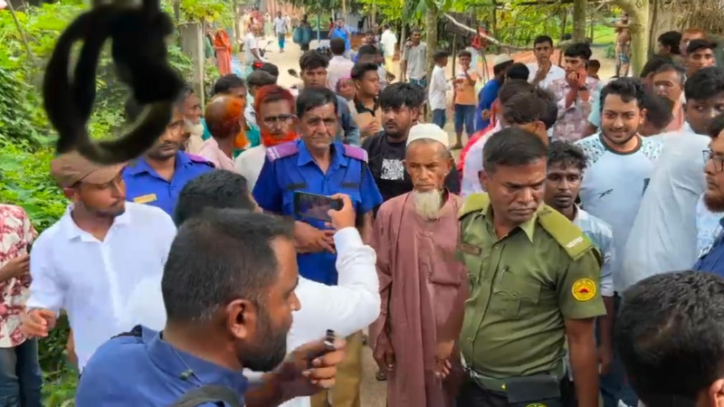 আত্রাইয়ে বাল্যবিয়ে বন্ধ করতে গিয়ে তোপের মুখে উপজেলা প্রশাসন, আটক ৩