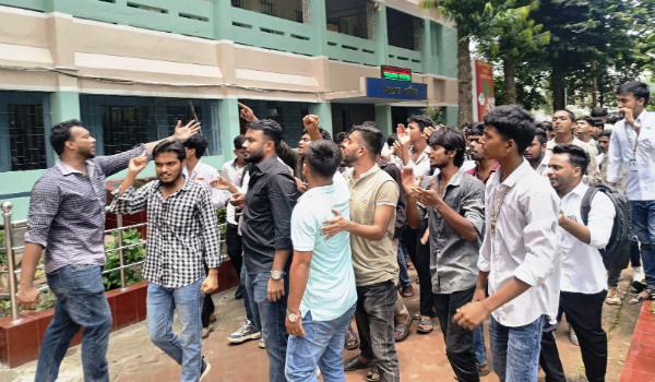 জুলাই গণঅভ্যুত্থান দিবস পালন না করে হাওরে শিক্ষকরা, উপাধ্যক্ষের পদত্যাগের দাবী